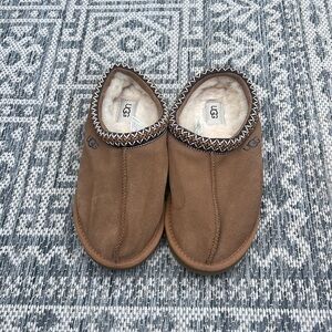 Ugg slippers tan size 8